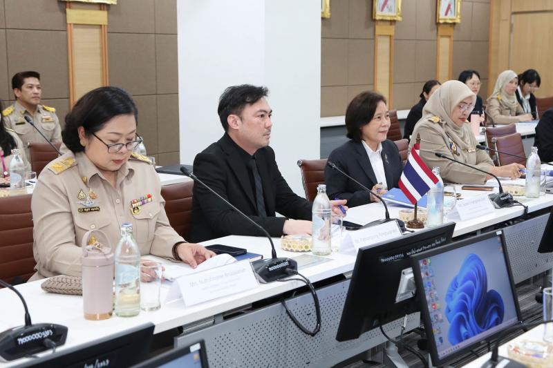 นางสาวสุนีย์ ศรีส�