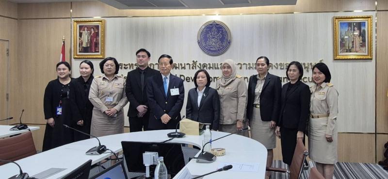 นางสาวสุนีย์ ศรีส�