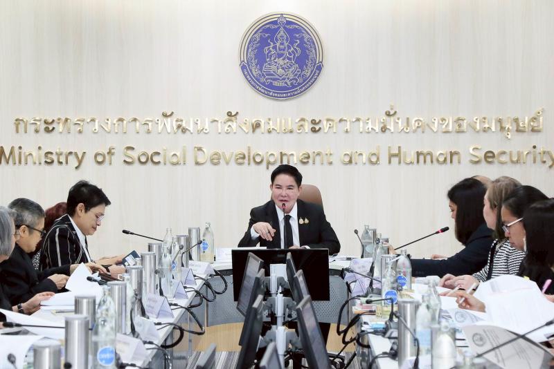 รมว.พม. เป็นประธาน�