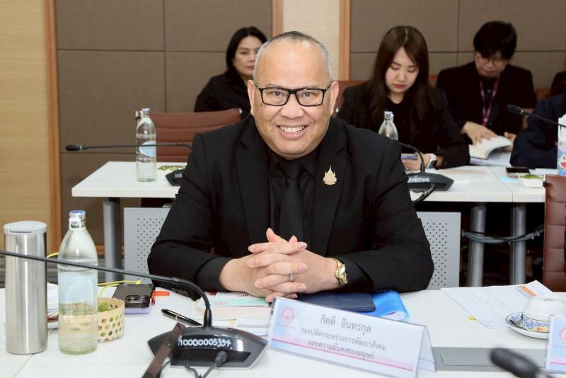 รมว.พม. เป็นประธาน�
