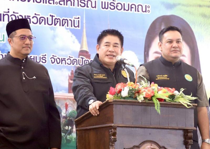 "อัครา" ร่วมคณะ 