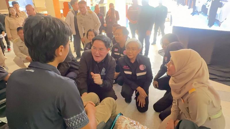 "อัครา" ร่วมคณะ 