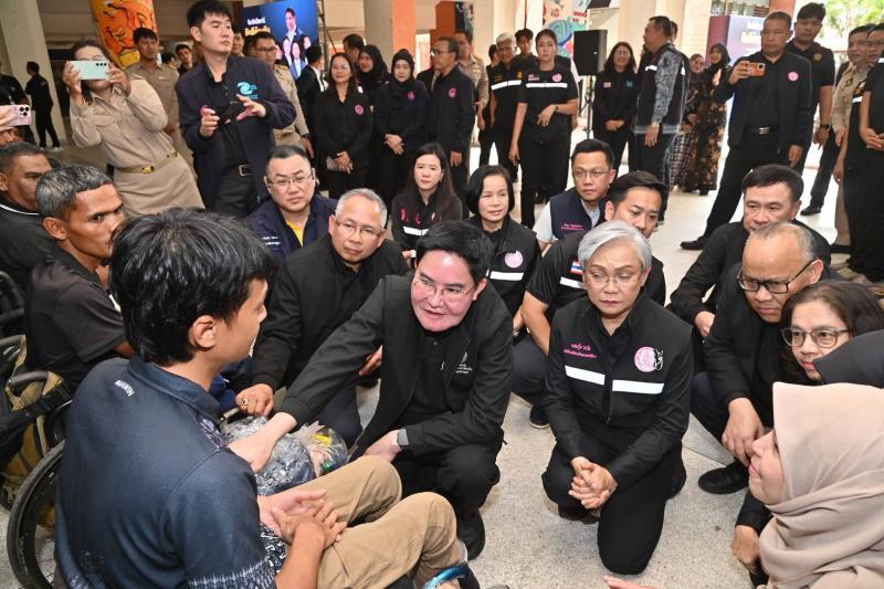 "อัครา" ร่วมคณะ 