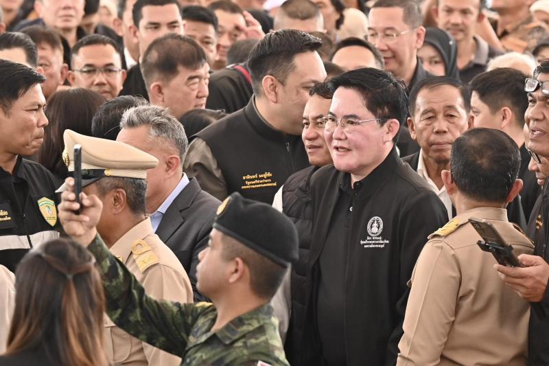 รมว.พม. ร่วมกับ ร้อ�