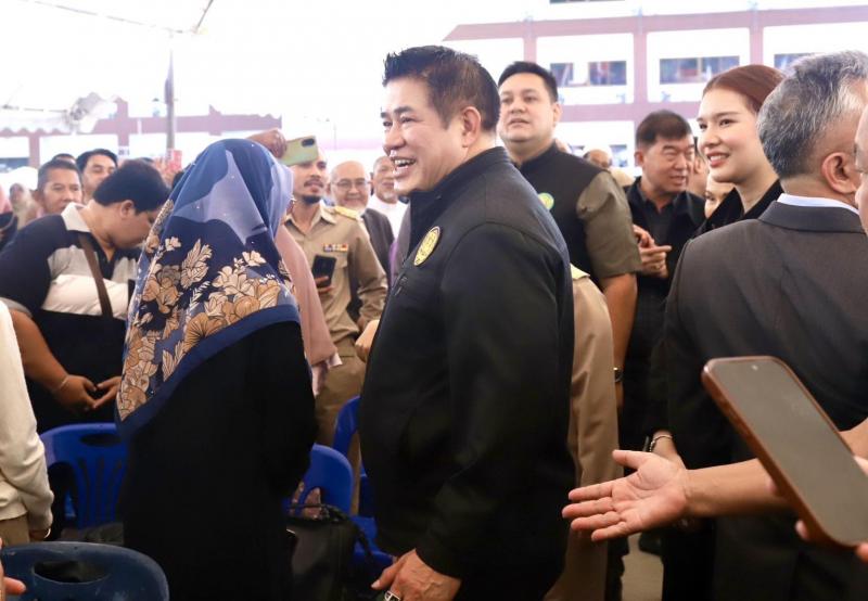 รมว.พม. ร่วมกับ ร้อ�