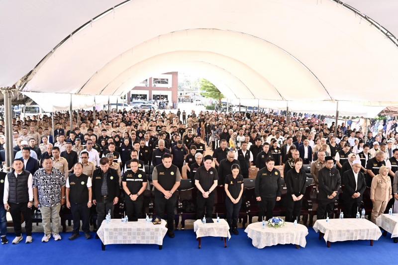 รมว.พม. ร่วมกับ ร้อ�