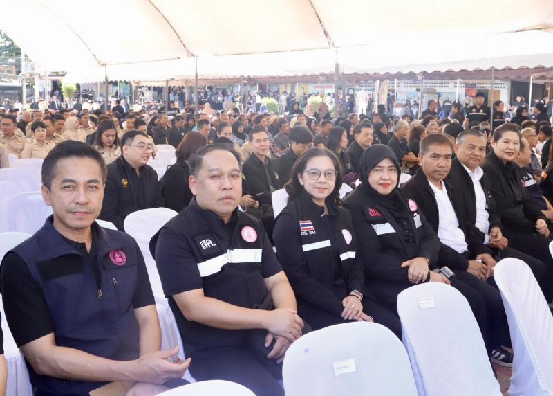 รมว.พม. ร่วมกับ ร้อ�