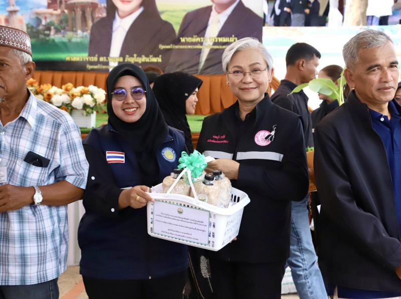 รมว.พม. ร่วมกับ ร้อ�