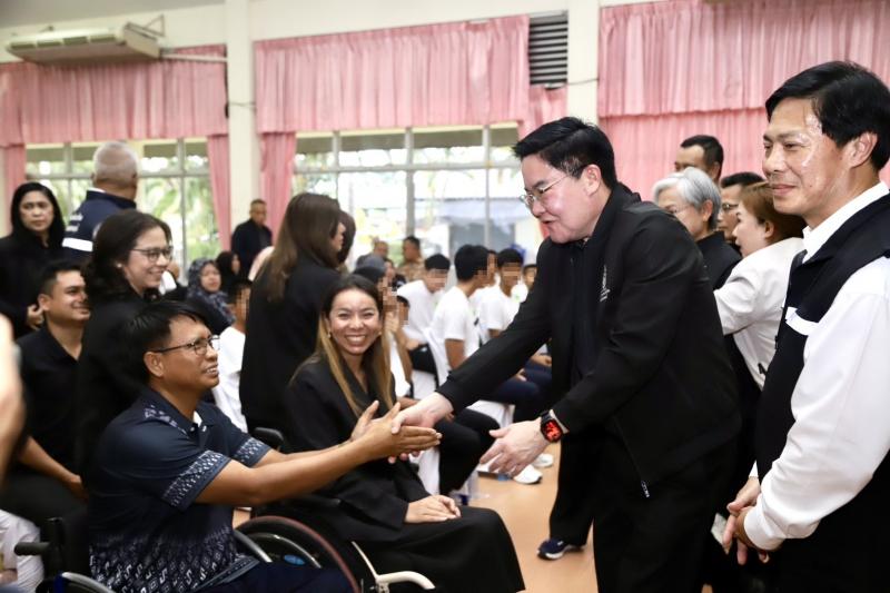 รมว.พม. นำคณะผู้บร�