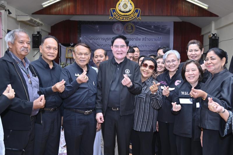 รมว.พม. นำคณะผู้บร�