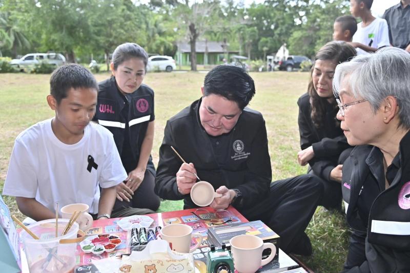 รมว.พม. นำคณะผู้บร�