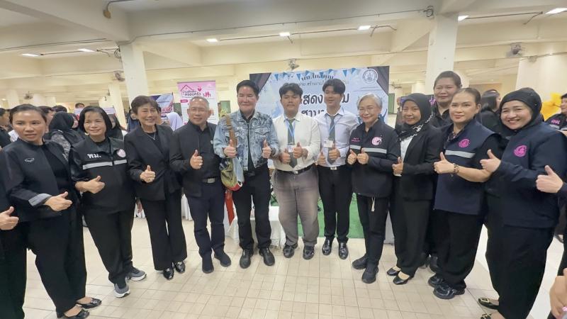 รมว.พม. ร่วมกับ ร้อ�