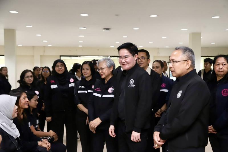 รมว.พม. ร่วมกับ ร้อ�