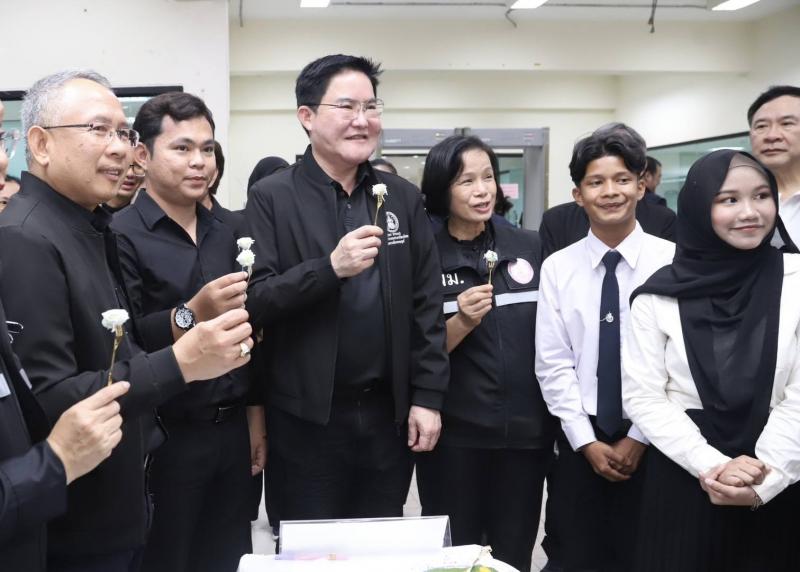 รมว.พม. ร่วมกับ ร้อ�