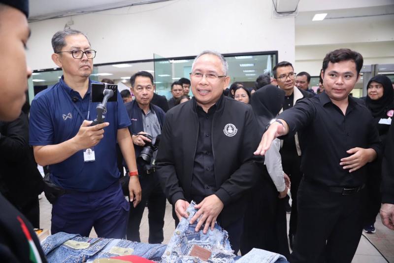 รมว.พม. ร่วมกับ ร้อ�