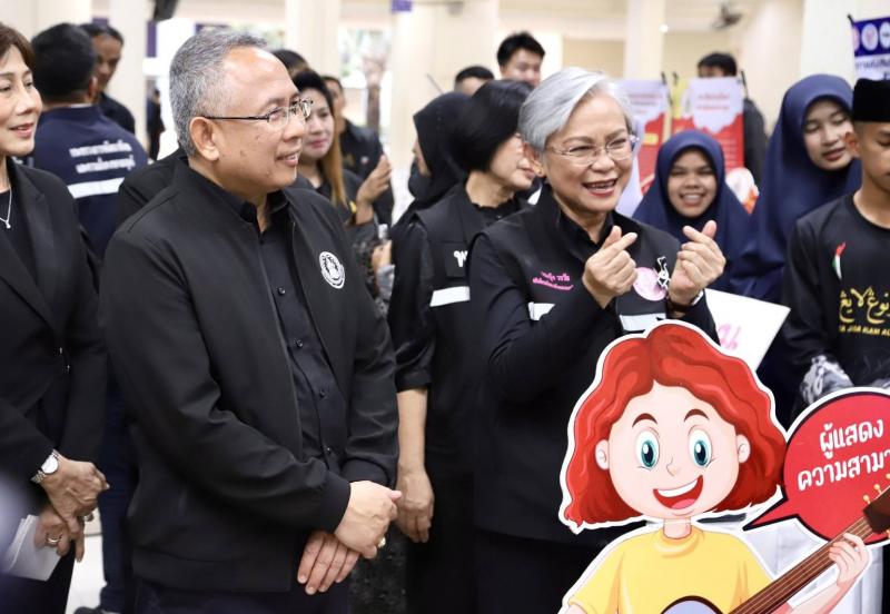 รมว.พม. ร่วมกับ ร้อ�