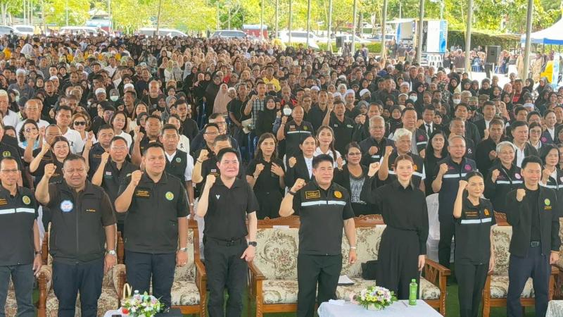 รมว.พม. ร่วมกับ ร้อ�