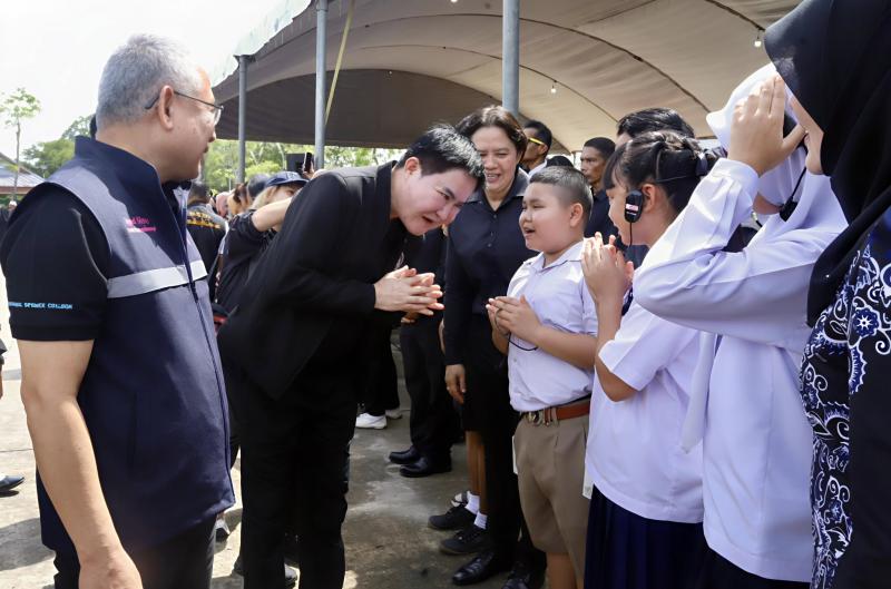 รมว.พม. ร่วมกับ ร้อ�