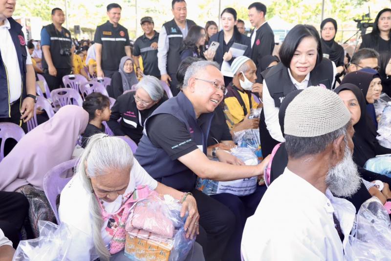รมว.พม. ร่วมกับ ร้อ�