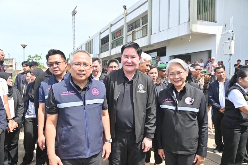 รมว.พม. ร่วมกับ ร้อ�