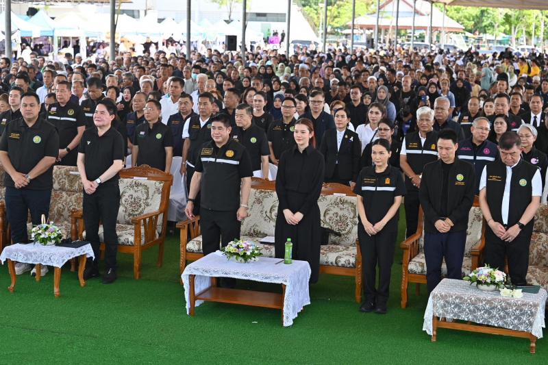 รมว.พม. ร่วมกับ ร้อ�