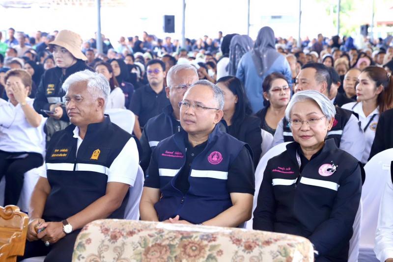 รมว.พม. ร่วมกับ ร้อ�