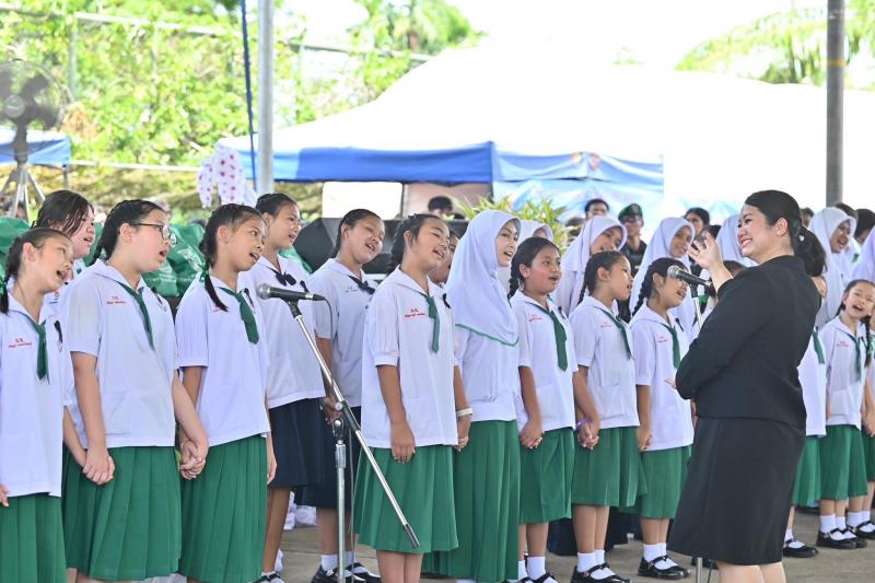 รมว.พม. ร่วมกับ ร้อ�