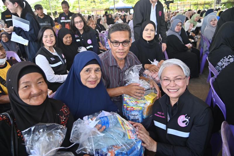 รมว.พม. ร่วมกับ ร้อ�