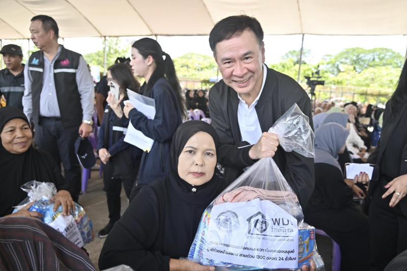 รมว.พม. ร่วมกับ ร้อ�