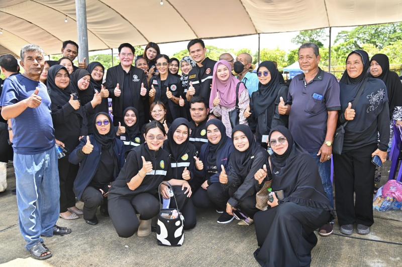 รมว.พม. ร่วมกับ ร้อ�