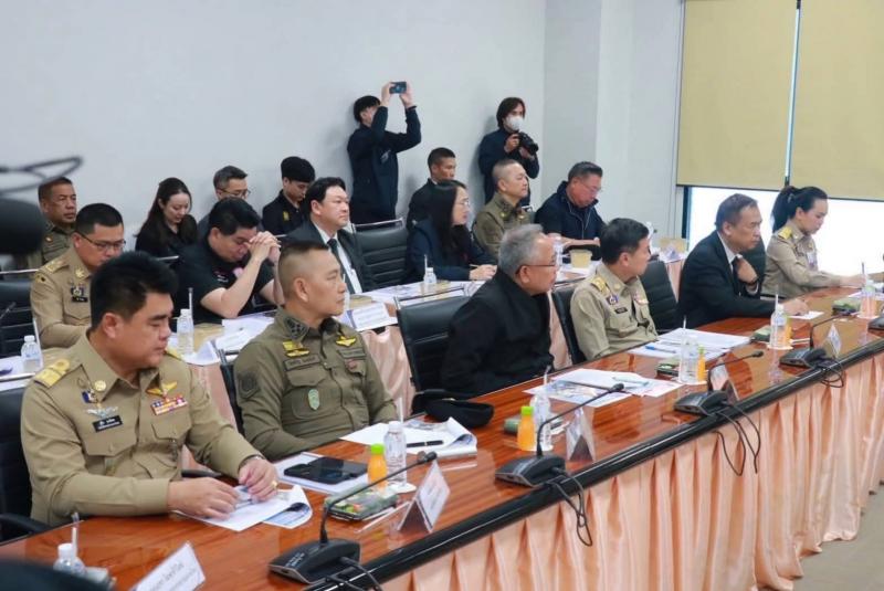 รมว.พม. ลงพื้นที่จ�