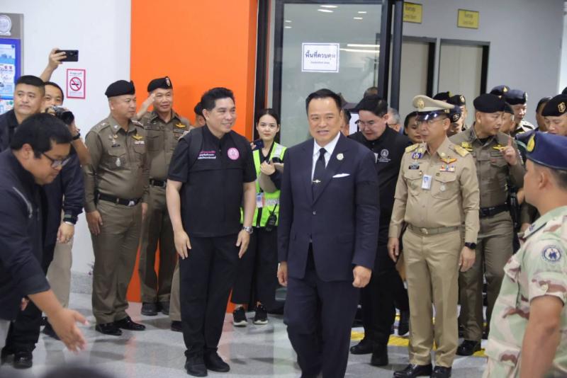 รมว.พม. ลงพื้นที่จ�