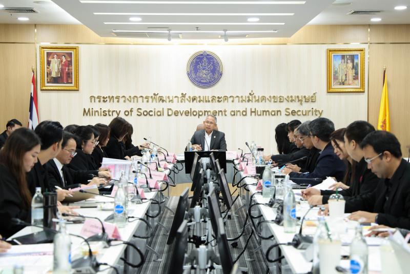 ปลัด พม. เป็นประธา�