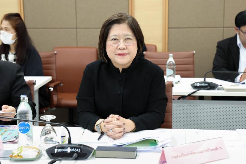 ปลัด พม. เป็นประธา�