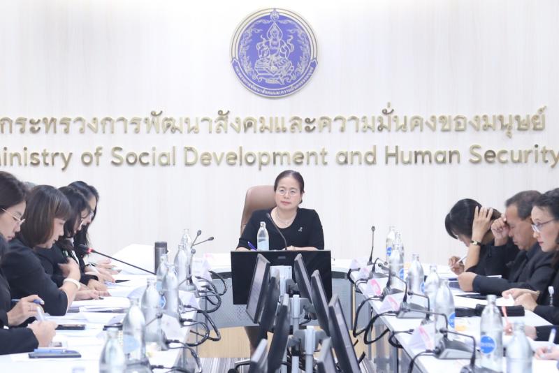 นางเตือนใจ คงสมบั�