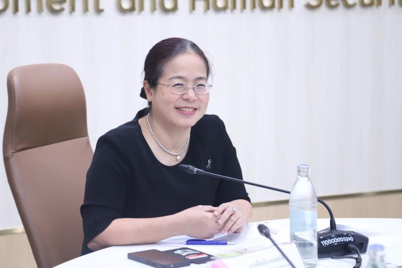 นางเตือนใจ คงสมบั�