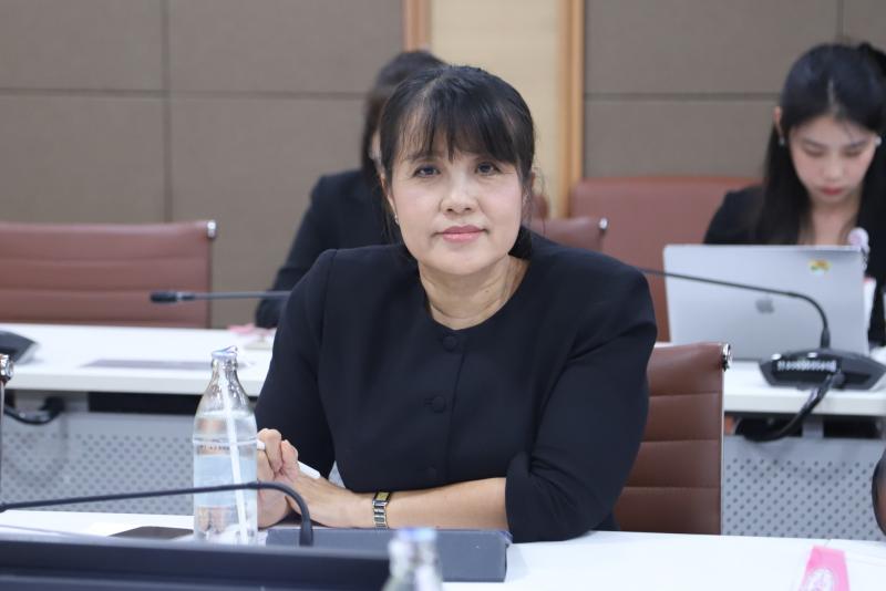 นางเตือนใจ คงสมบั�