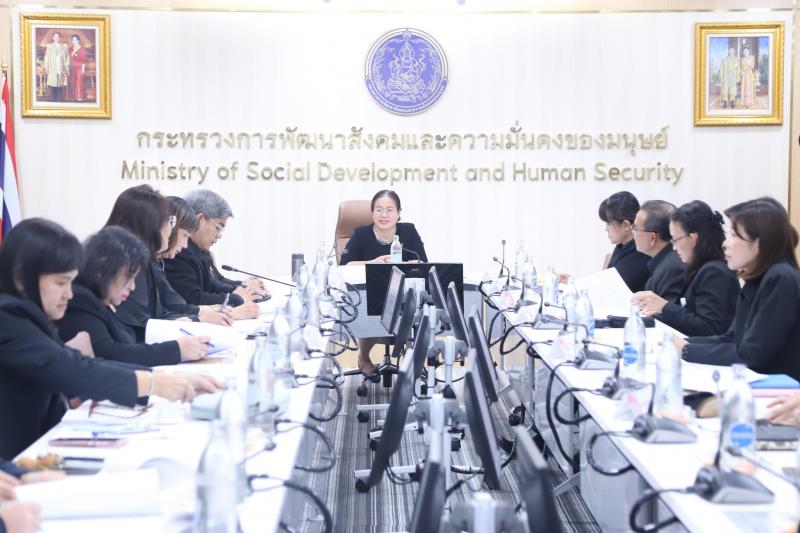 นางเตือนใจ คงสมบั�