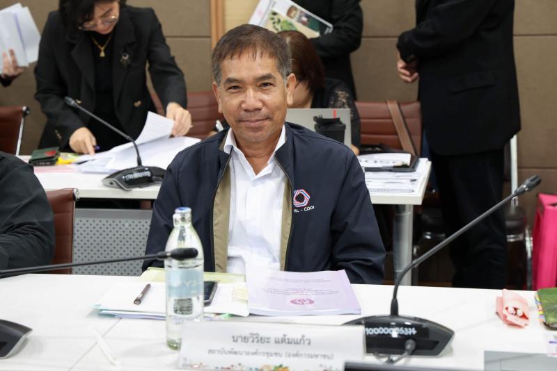 นายอัครา พรหมเผ่า 