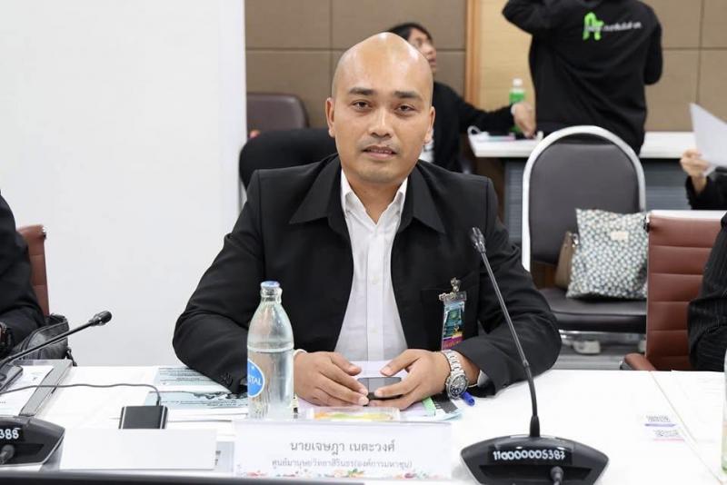 นายอัครา พรหมเผ่า 