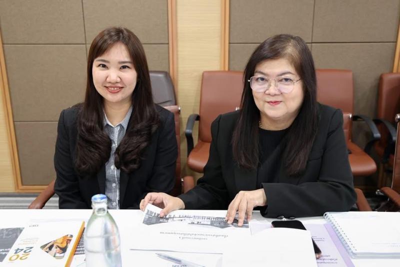 นายอัครา พรหมเผ่า 