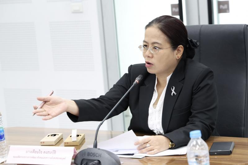 นางเตือนใจ คงสมบั�