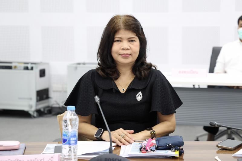 นางเตือนใจ คงสมบั�