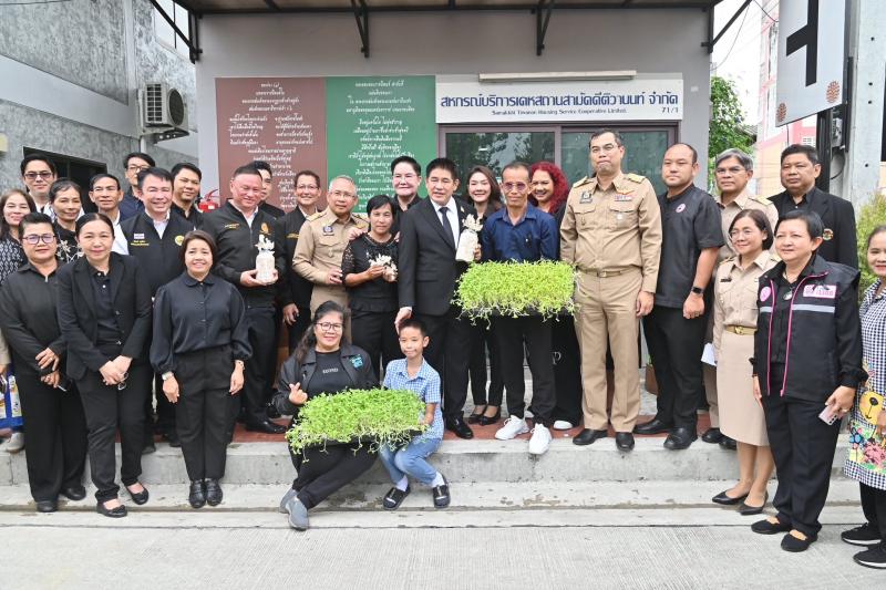 รมว.พม. ลงพื้นที่จ�