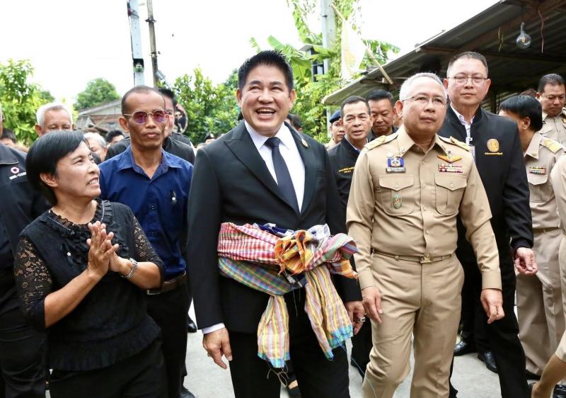 รมว.พม. ลงพื้นที่จ�