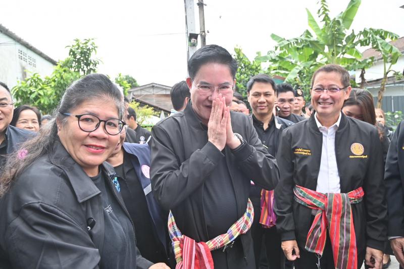 รมว.พม. ลงพื้นที่จ�