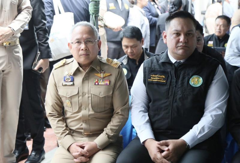 รมว.พม. ลงพื้นที่จ�