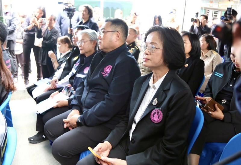 รมว.พม. ลงพื้นที่จ�