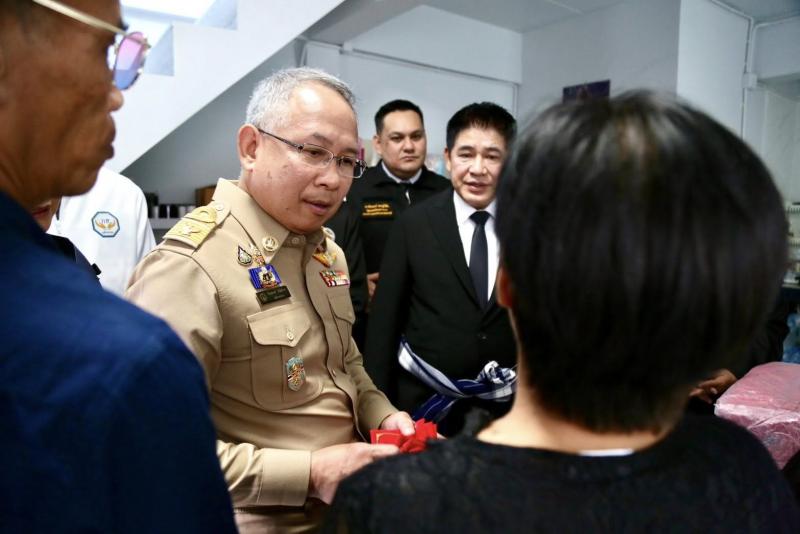 รมว.พม. ลงพื้นที่จ�