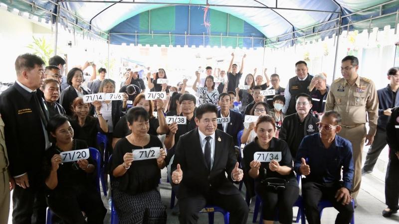 รมว.พม. ลงพื้นที่จ�